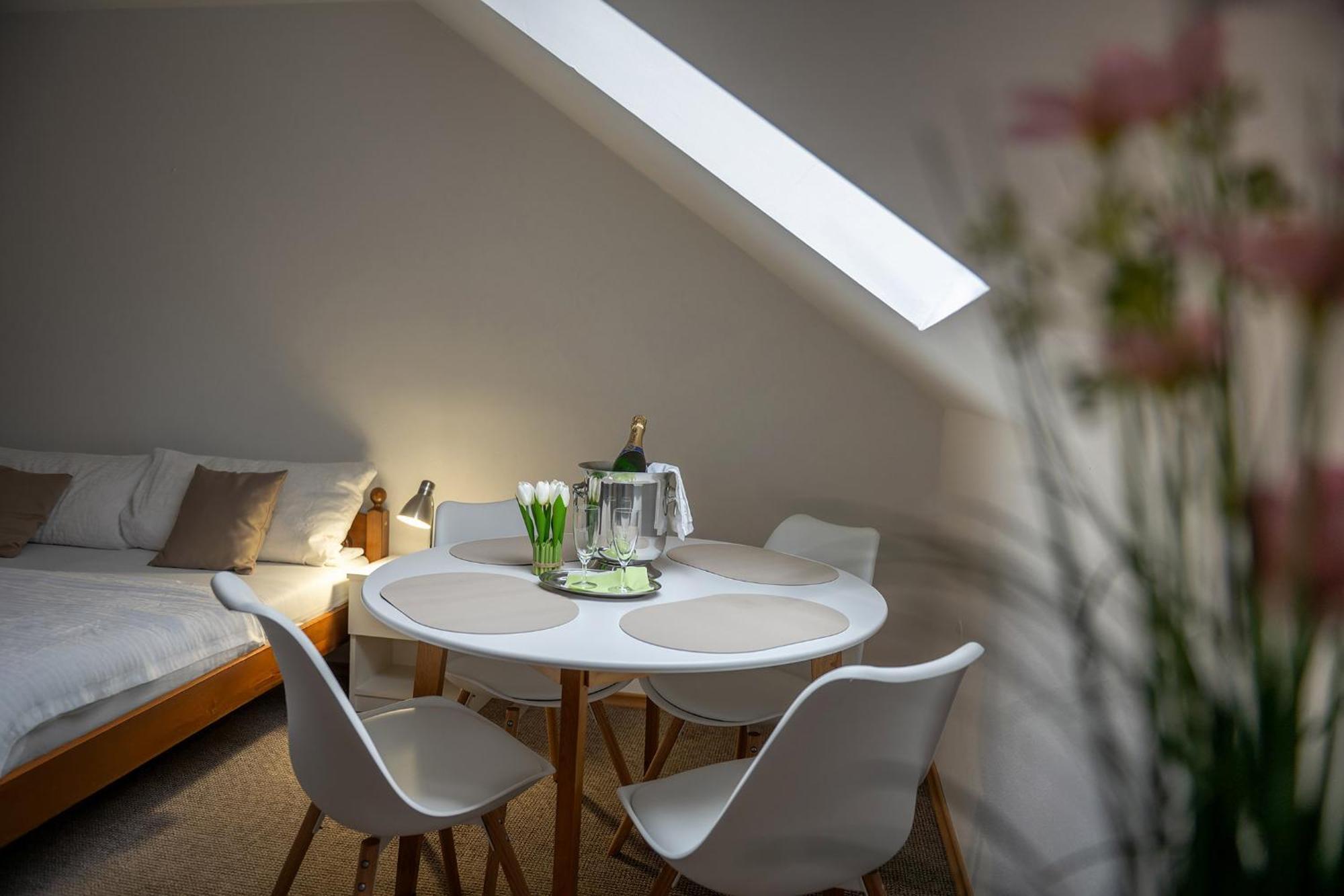 Rodinny Hotel Myslivna Trebon Bagian luar foto