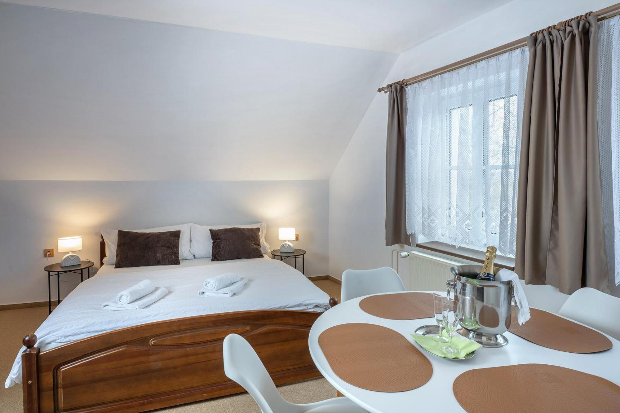 Rodinny Hotel Myslivna Trebon Bagian luar foto
