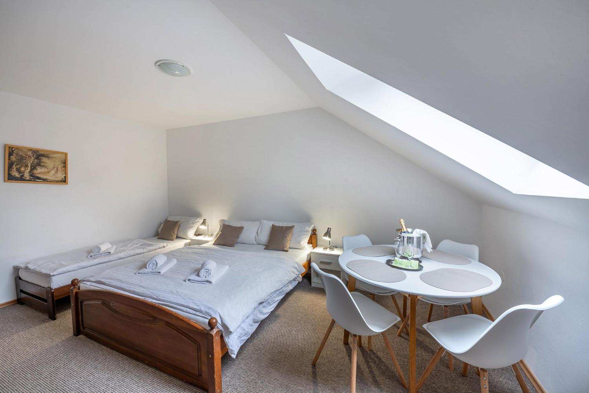 Rodinny Hotel Myslivna Trebon Bagian luar foto