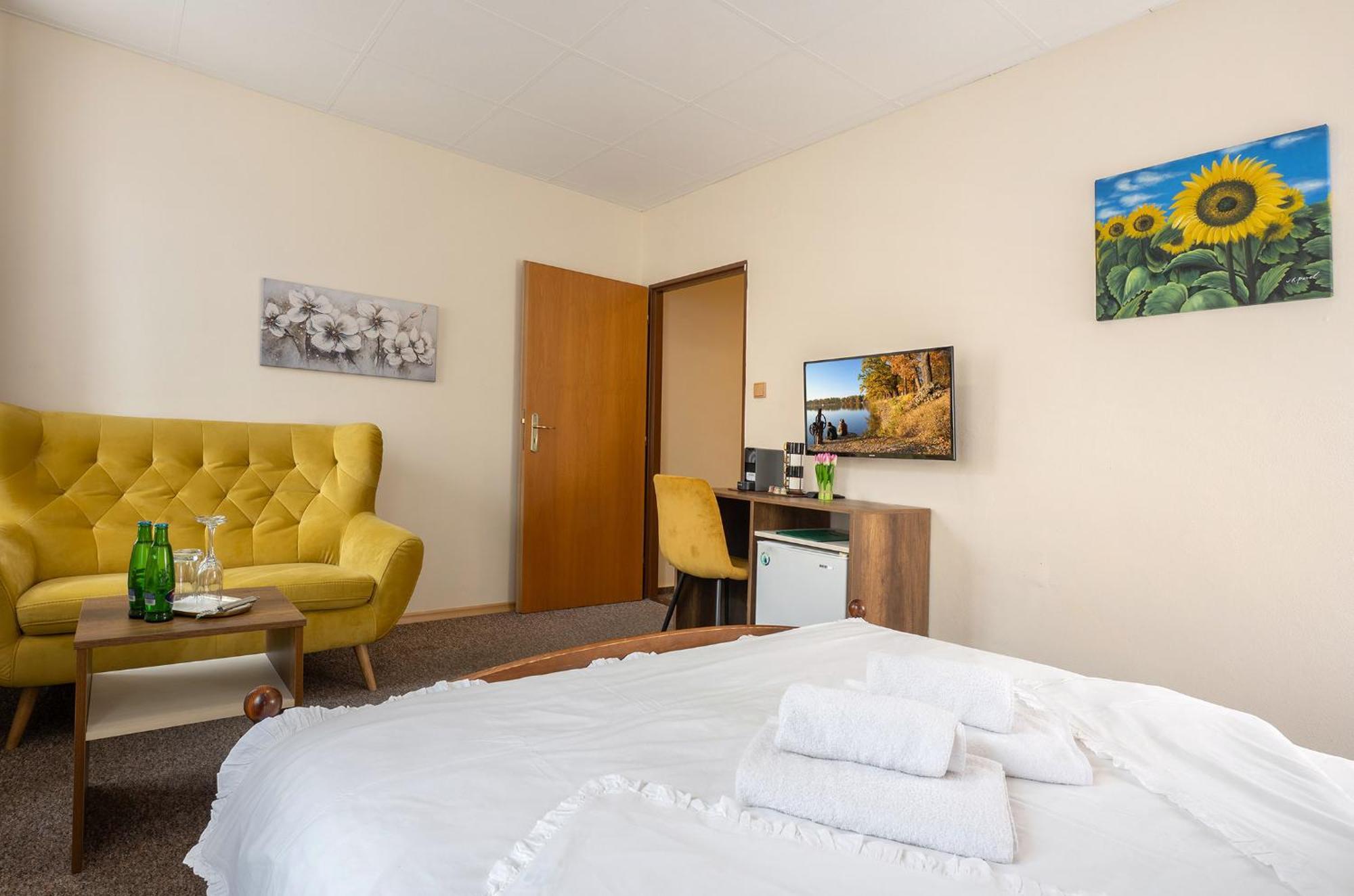 Rodinny Hotel Myslivna Trebon Bagian luar foto